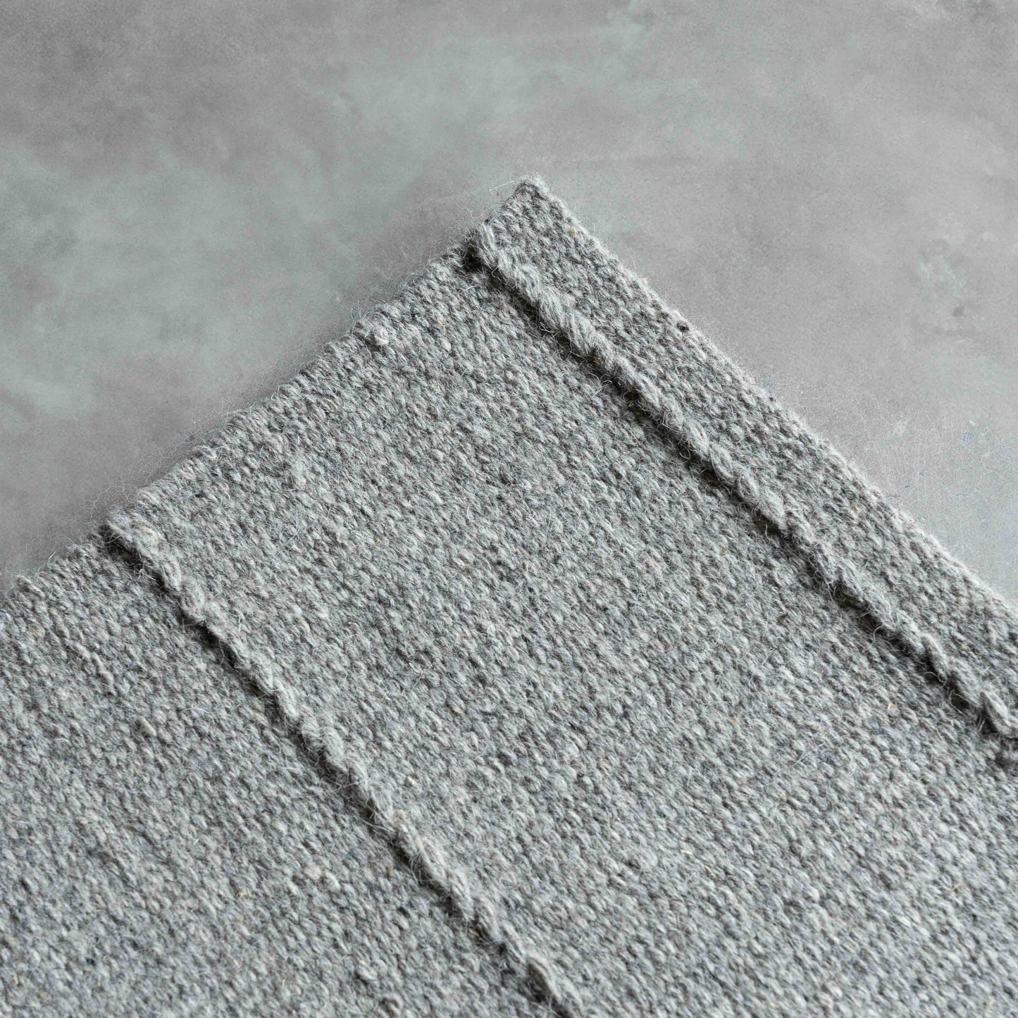 Aligarh Handcrafted Silver Grey Wool Rug