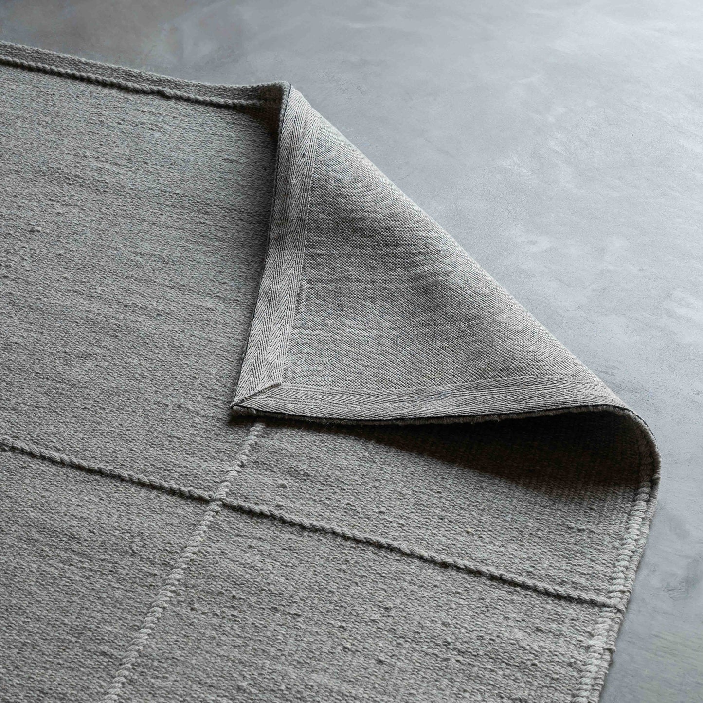 Harbour View Handcrafted Grey Wool Rug